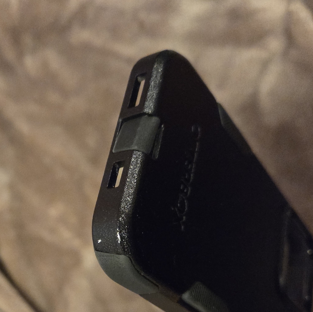 OtterBox iPhone 14 Pro Black Phone Case - Picture 4 of 5